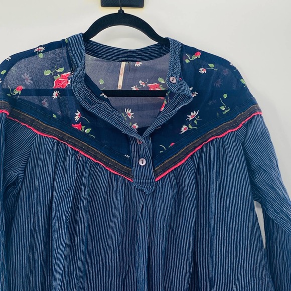 Free People Hearts and Colors Blue Floral Striped Oversized Top Size XS - Picture 4 of 10